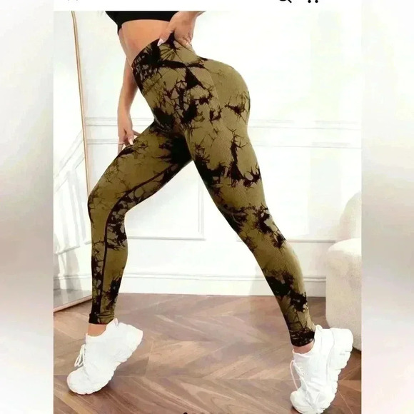 Size medium high waisted cream &  black tie dye butt scrunch leggings. NWOT. - Picture 1 of 11
